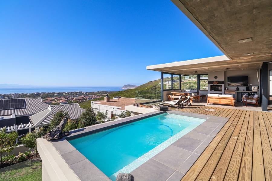 4 Bedroom Property for Sale in Whale Rock Hill Western Cape